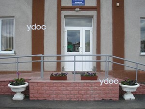 Вход в клинику