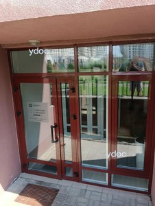 Вход в клинику