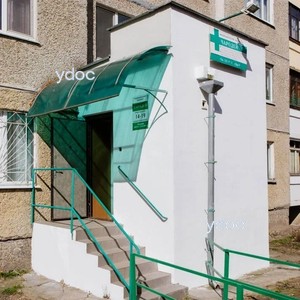 Вход в клинику