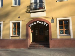 Вход в клинику