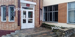 Вход в клинику